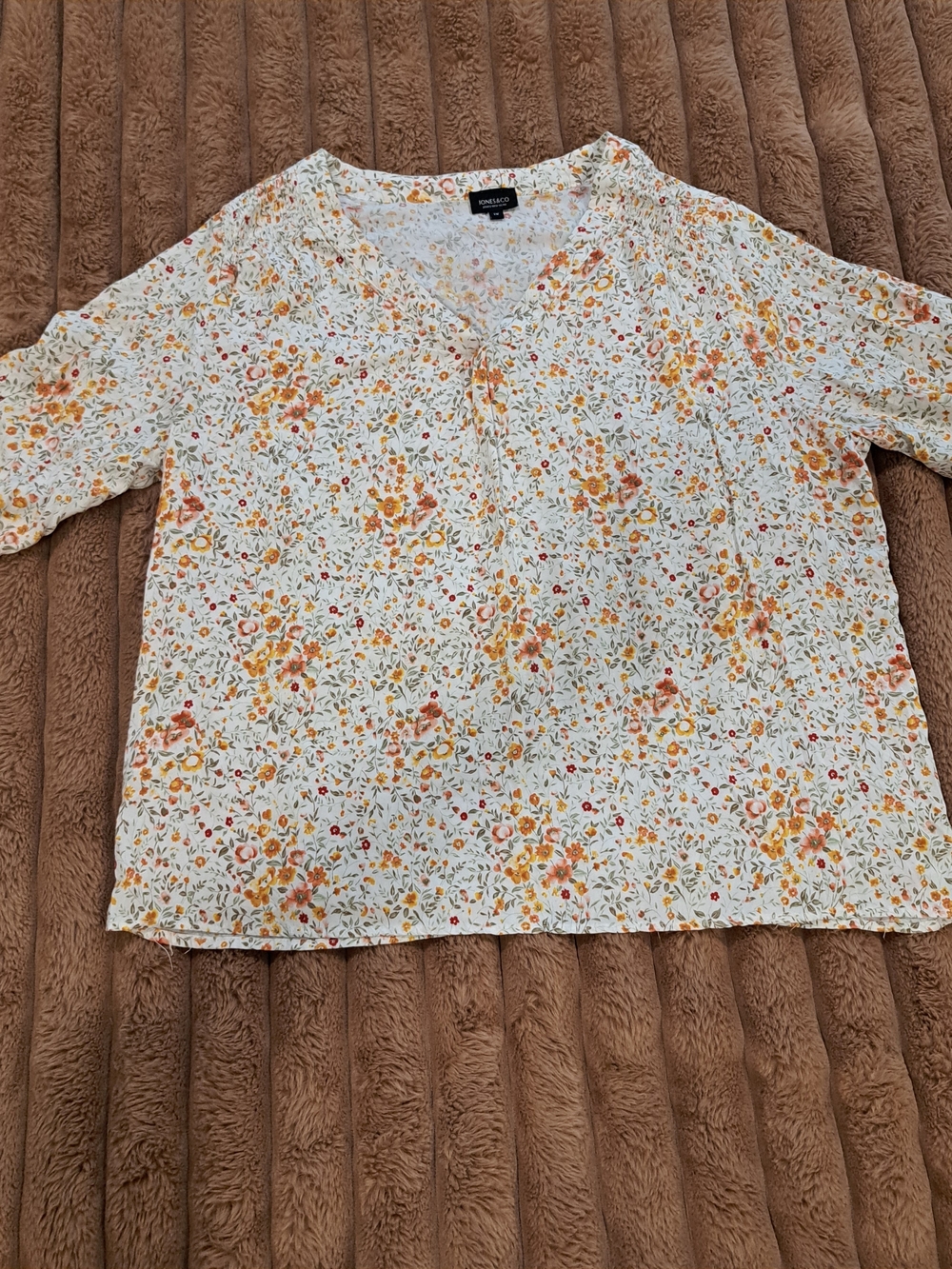 Jones & Co Women White Floral V Neck Ruffle Short Sleeve Top Size 1X Cottagecore